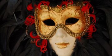 Карнавальные маски: виды, назначение и советы по выбору на праздники