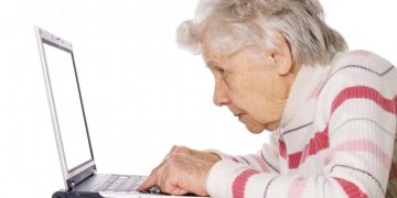 Активное использование Интернета в пожилом возрасте снижает риск деменции