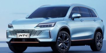 Анонсированы комплектацию гибридного Skywell для России