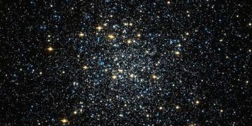 Астрономы исследуют несколько звездных популяций в Мессье 92