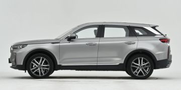 Большой кроссовер FAW Bestune T99 в России: комплектации и цены