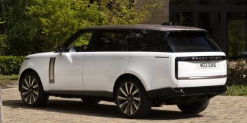 Большой Range Rover: самая мощная версия и другие обновки