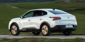 Citroen e-C4 предложил более мощную и дальнобойную версию