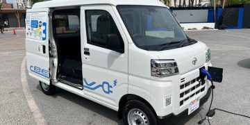 Daihatsu представила новый электровэн (ФОТО)