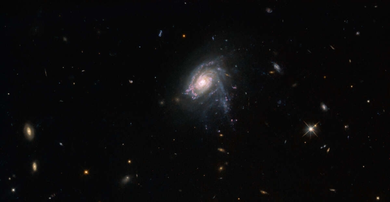 «Хаббл» прислал изображение галактики-медузы JO175