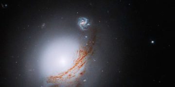 «Хаббл» рассматривает линзовидную галактику NGC 5283