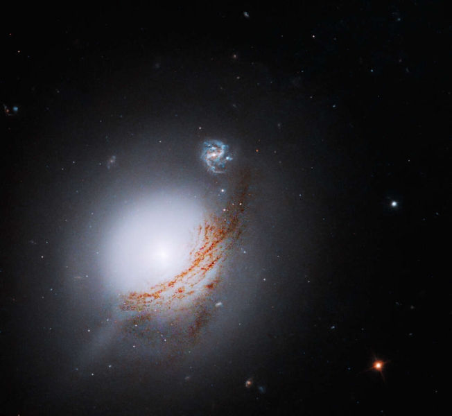 «Хаббл» рассматривает линзовидную галактику NGC 5283