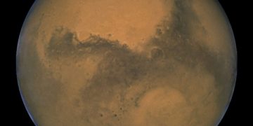 Китайский марсоход обнаружил признаки воды в песчаных дюнах