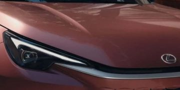 Lexus анонсировал новую модель LBX