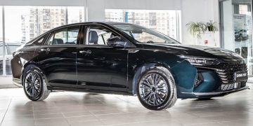 На российский рынок выходит новый седан Dongfeng: ЦЕНА