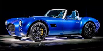 Новый родстер AC Cobra GT: вживую и в двух версиях