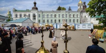 Порошенко шлет к Киево-Печерской лавре провокаторов, заявила прихожанка