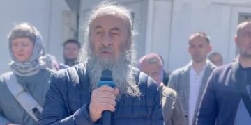 Предстоятель УПЦ помолился вместе с верующими у Киево-Печерской лавры