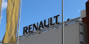 Российские автодилеры хотят от Renault 8,5 млрд рублей