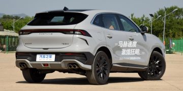 У кроссовера Forthing T5 Evo появилась злая версия Hurricane