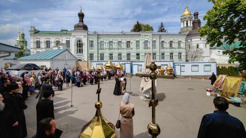 В УПЦ рассказали о "сатанистах", пикетирующих Киево-Печерскую лавру