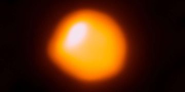 Бетельгейзе стала почти на 50% ярче, чем обычно