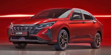 Dongfeng обновил седан и универсал Aeolus Yixuan