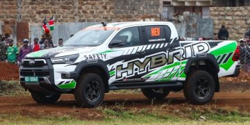 Гибридную Toyota Hilux показали в работе