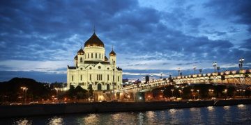 Икону «Троица» Рублева привезли в храм Христа Спасителя