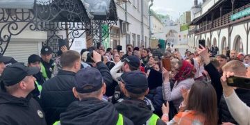 Из Киево-Печерской лавры хотят выселить большую часть монахов