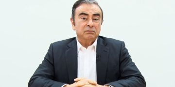 Карлос Гон потребовал от Nissan миллиард долларов