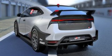 Новая Toyota Prius показана в драйверской версии