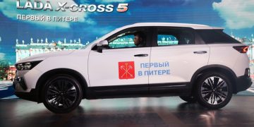 В Петербурге запущена сборка кроссоверов Лада X-Cross 5