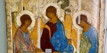 Верующие ждут возможности поклониться «Троице» Рублева, сообщил священник