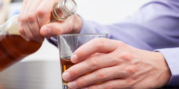 Лечение алкоголизма при помощи кодирования: насколько эффективен такой метод?