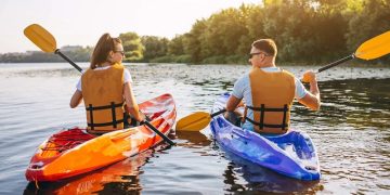 Как выбрать каяк для сплава по реке: основные характеристики и советы по выбору