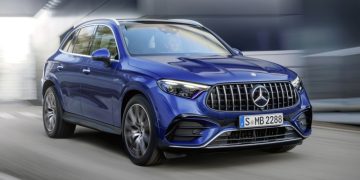 «Горячий» Mercedes-AMG GLC представлен в двух версиях