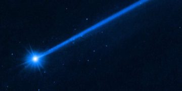 «Хаббл» наблюдает за валунами, выброшенными с астероида Диморф