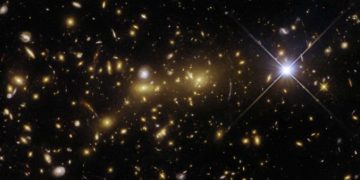 «Хаббл» сделал снимок галактического монстра