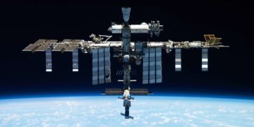 Из-за отключения электроэнергии НАСА временно прекратило связь с космической станцией