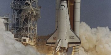 Калифорнийский научный центр будет демонстрировать шаттл Endeavour