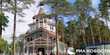 Патриарх Кирилл освятил в Петербурге храм в честь Петра и Февронии