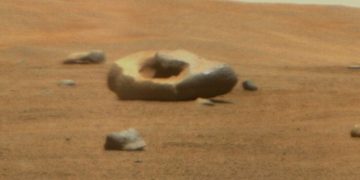 Perseverance обнаружил на Марсе камень в форме пончика