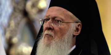 РПЦ может объявить раскольником патриарха Варфоломея, считает политтехнолог