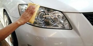 Переклейка стекла фары: зачем это нужно и как это делается