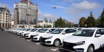 Госзакупки автомобилей Lada и УАЗ упали на четверть