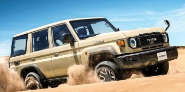 Классическому Land Cruiser 70 вернули круглые фары (и японский рынок)