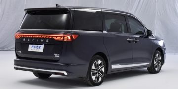 Новый минивэн JAC Refine RF8: самый роскошный в гамме