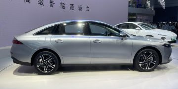 Новый седан Roewe D7: две версии с разной компоновкой