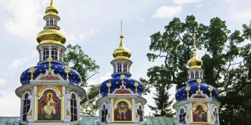 Путин назвал Псково-Печерский монастырь оплотом веры