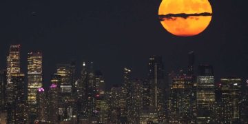 Редкое голубое суперлуние можно будет увидеть в среду