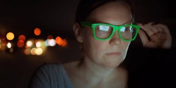 Ученые не смогли доказать пользу очков с фильтрами синего света