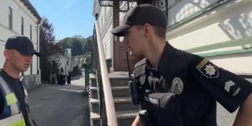 Украинская полиция начала штурм помещений Киево-Печерской лавры