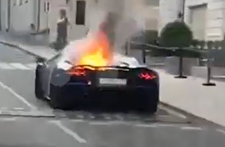 ВИДЕО: в Москве сгорел Lamborghini за 50 млн рублей