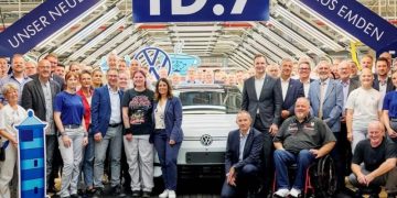 Volkswagen начал серийный выпуск конкурента Tesla Model S